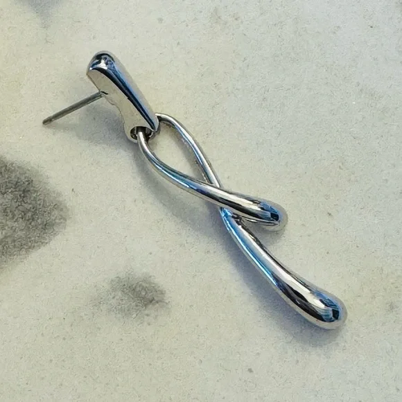 Tiffany & Co. Silver Twist Earrings -Great condition! - Picture 2 of 2